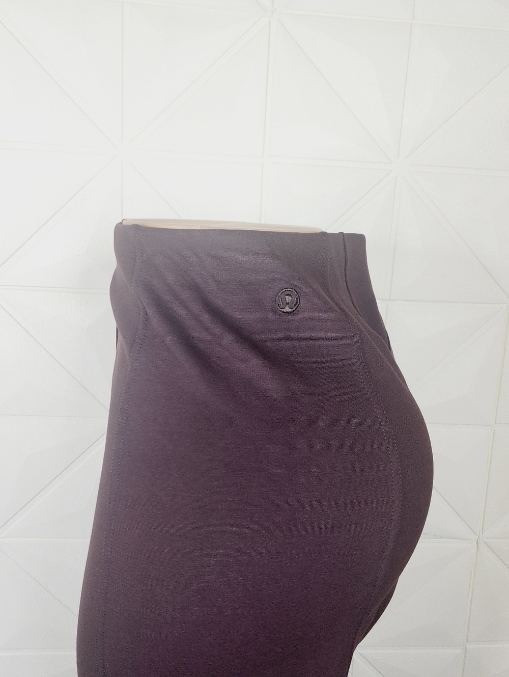 Lululemon M Stretch Knit
Straight-Leg Pull-On Pant in Brown - Picture 4 of 8